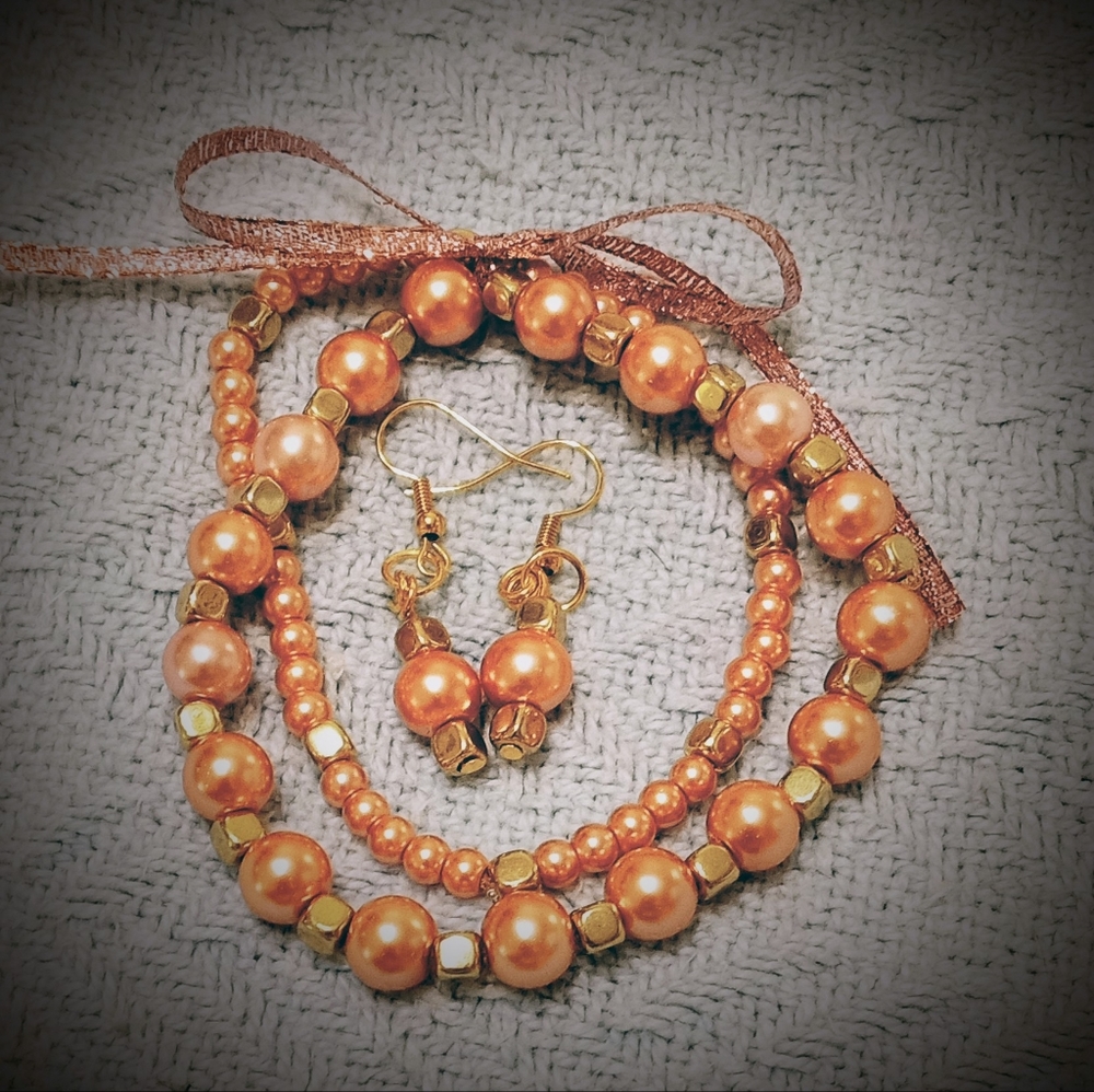 Bracelet and earring set